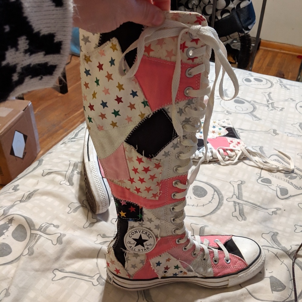 Converse knee high top shoes
